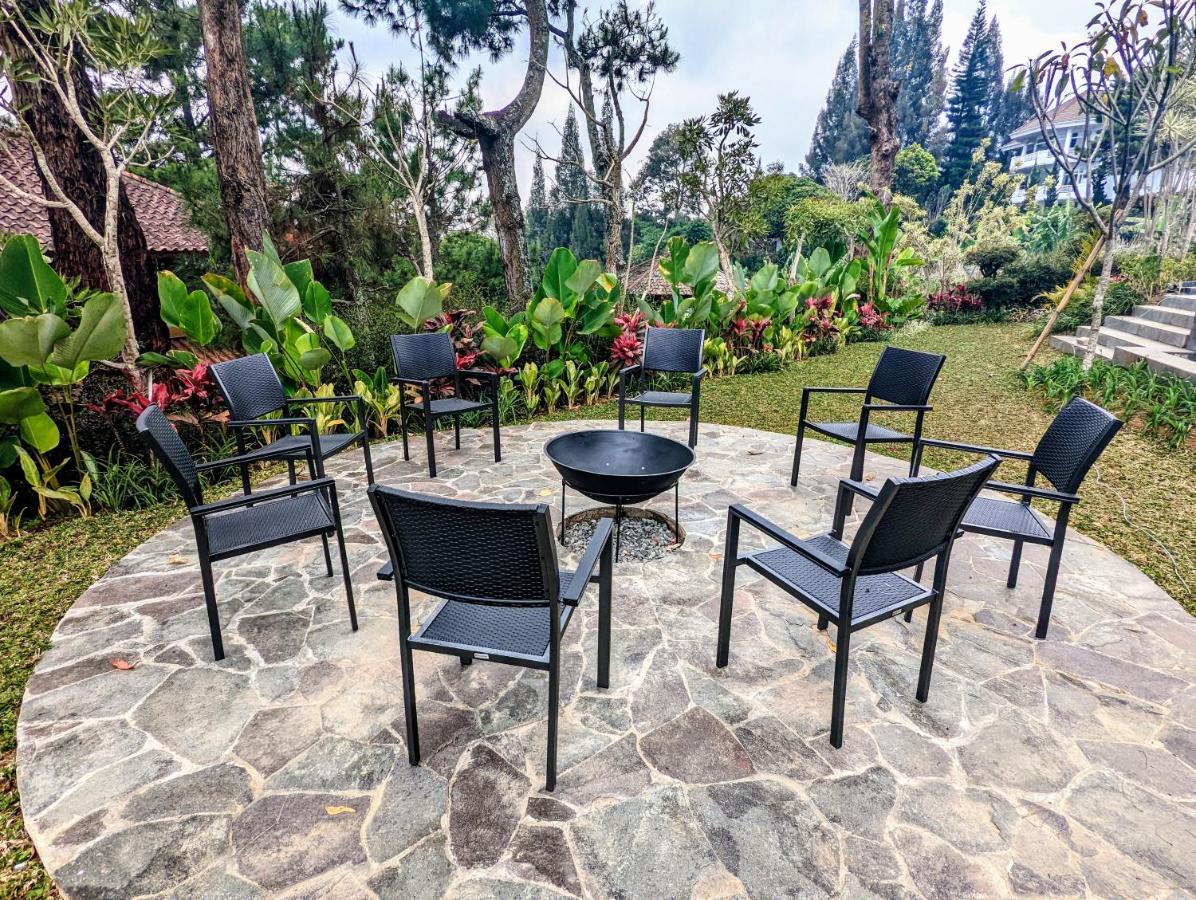 Cottonwood Exclusive Villa @Lembang Asri - Jacuzzi Playground Netflix Billyard Zewnętrze zdjęcie